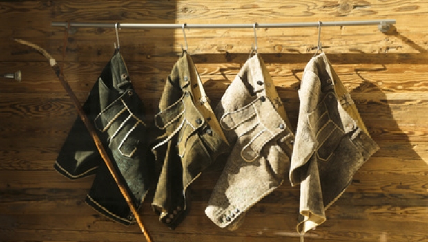 Lederhosen pflegen: So reinigen und ölen Sie Leder richtig